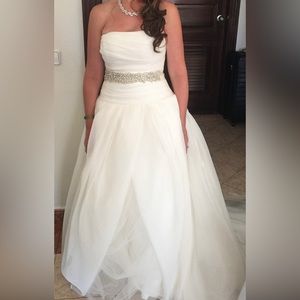 Vera Wang White wedding dress
